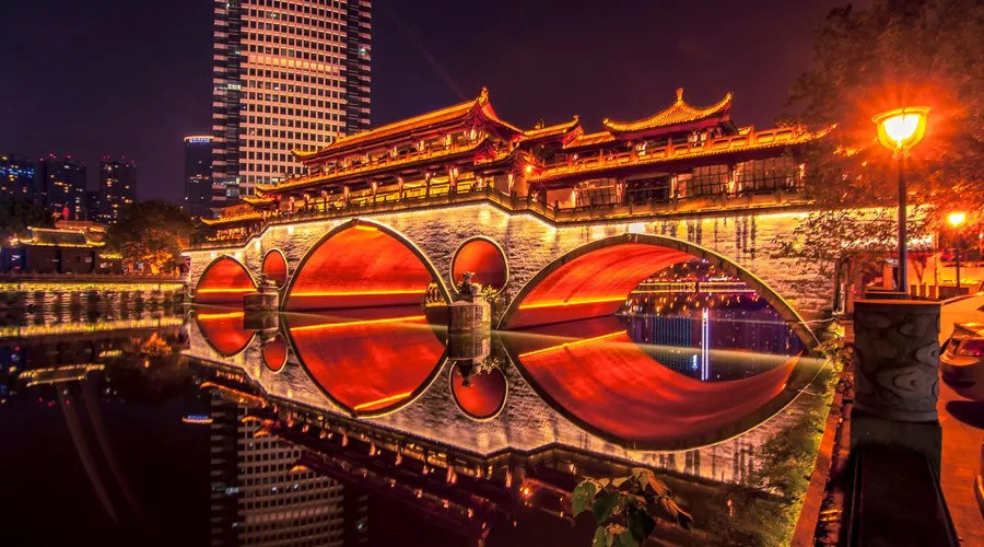 锋尚智族 | 天府之土初相遇,一见成都误终身!